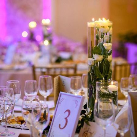 Hotel Tiara プロイェシュティ エクステリア 写真