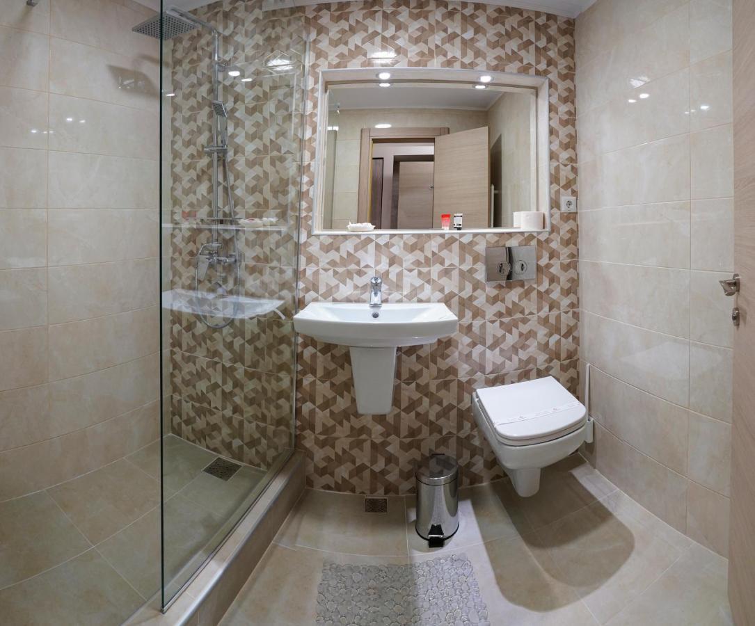 Hotel Tiara プロイェシュティ エクステリア 写真