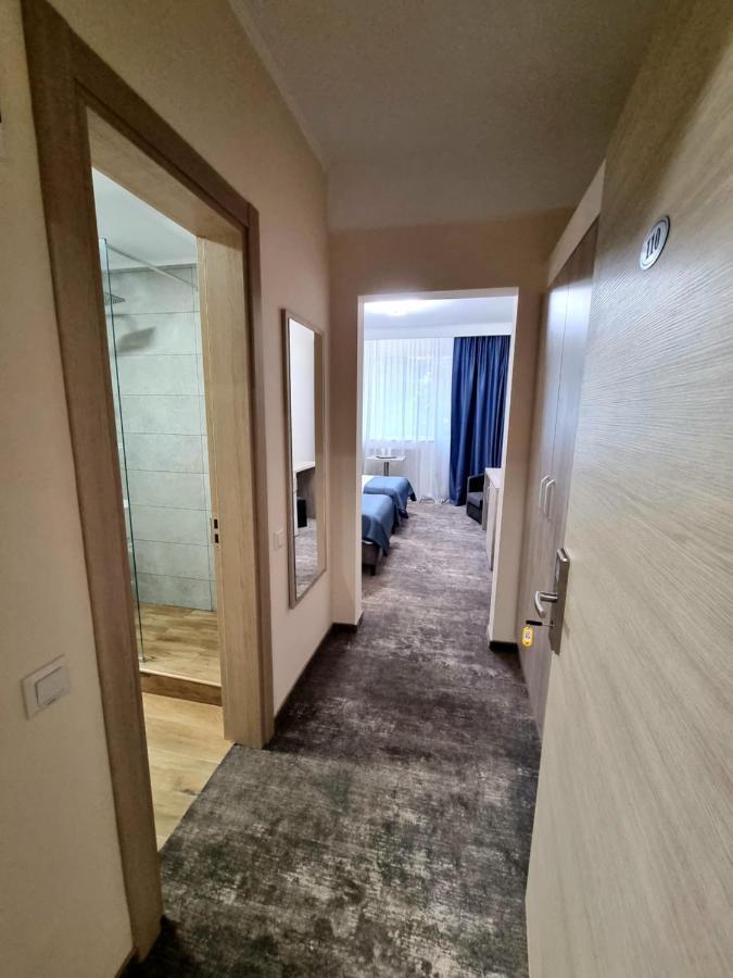 Hotel Tiara プロイェシュティ エクステリア 写真