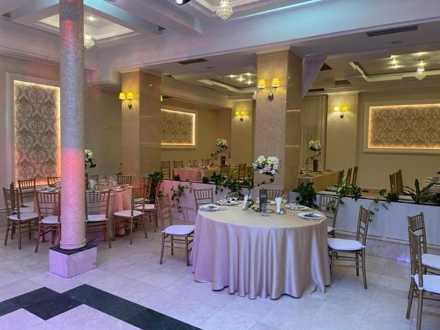 Hotel Tiara プロイェシュティ エクステリア 写真
