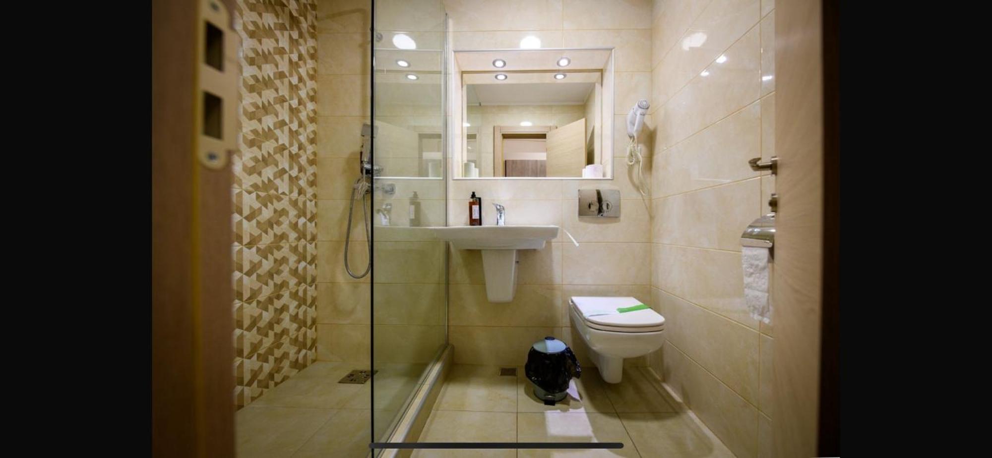 Hotel Tiara プロイェシュティ エクステリア 写真