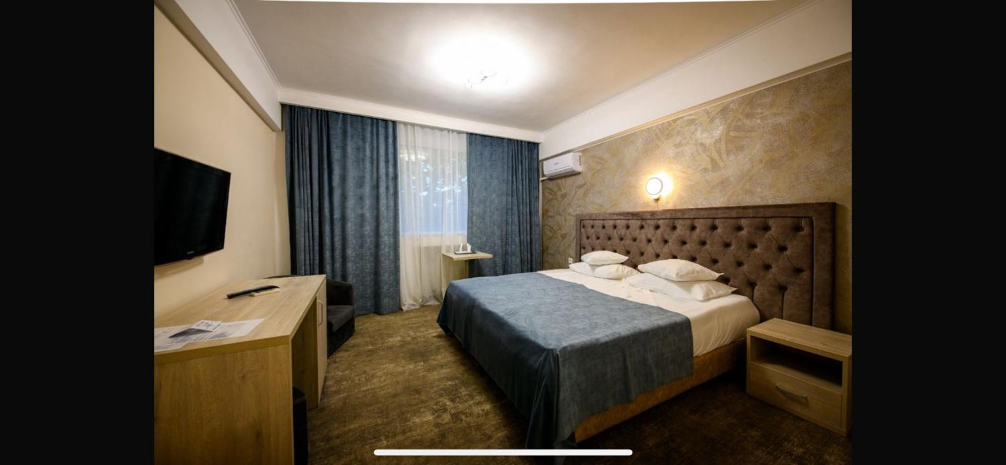 Hotel Tiara プロイェシュティ エクステリア 写真