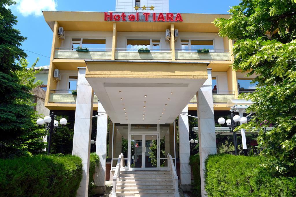 Hotel Tiara プロイェシュティ エクステリア 写真